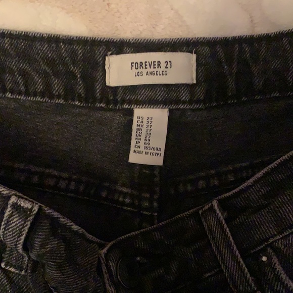 Forever 21 Black Denim Shorts. Size 27 - Picture 3 of 3